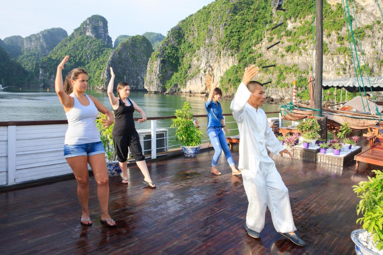 Garden Bay Premium Cruise Hotel Hạ Long-öböl Kültér fotó